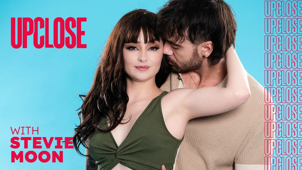 De Cerca Con Stevie Moon – Up Close With Stevie Moon – UP CLOSE