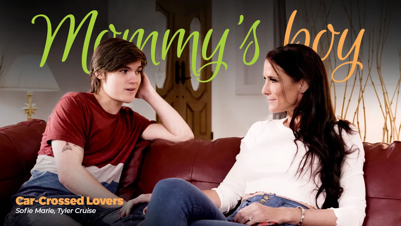 Amantes Separados Por Un Coche – Car-Crossed Lovers – Mommy’s Boy