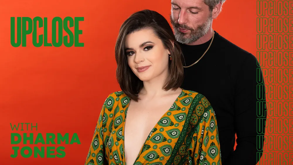 De Cerca Con Dharma Jones – Up Close With Dharma Jones – UP CLOSE