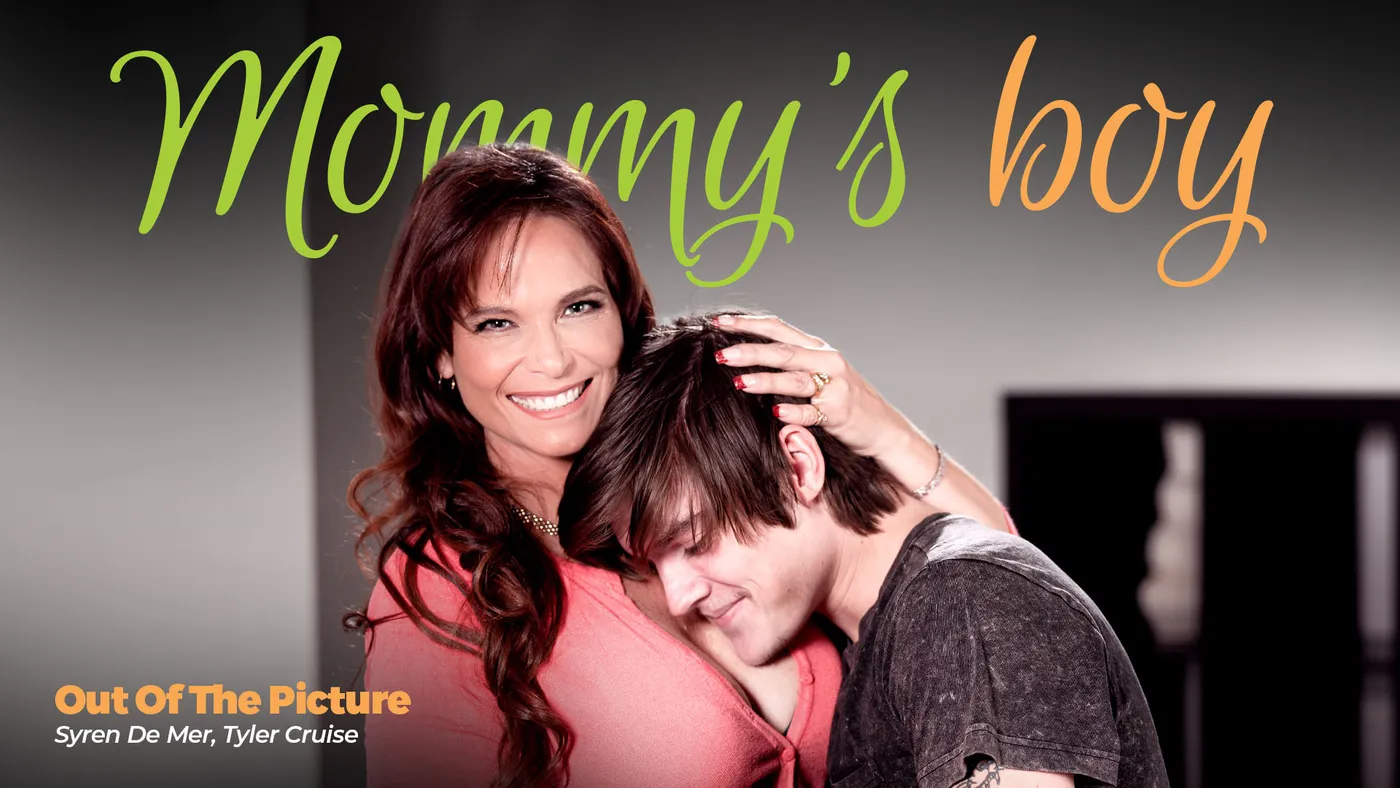 Fuera De Escena – Out Of The Picture – Mommy’s Boy
